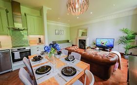 Classic Paddington 2-Bedroom Apartment